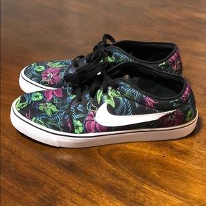 Nike Toki Low - 10.5 Men’s